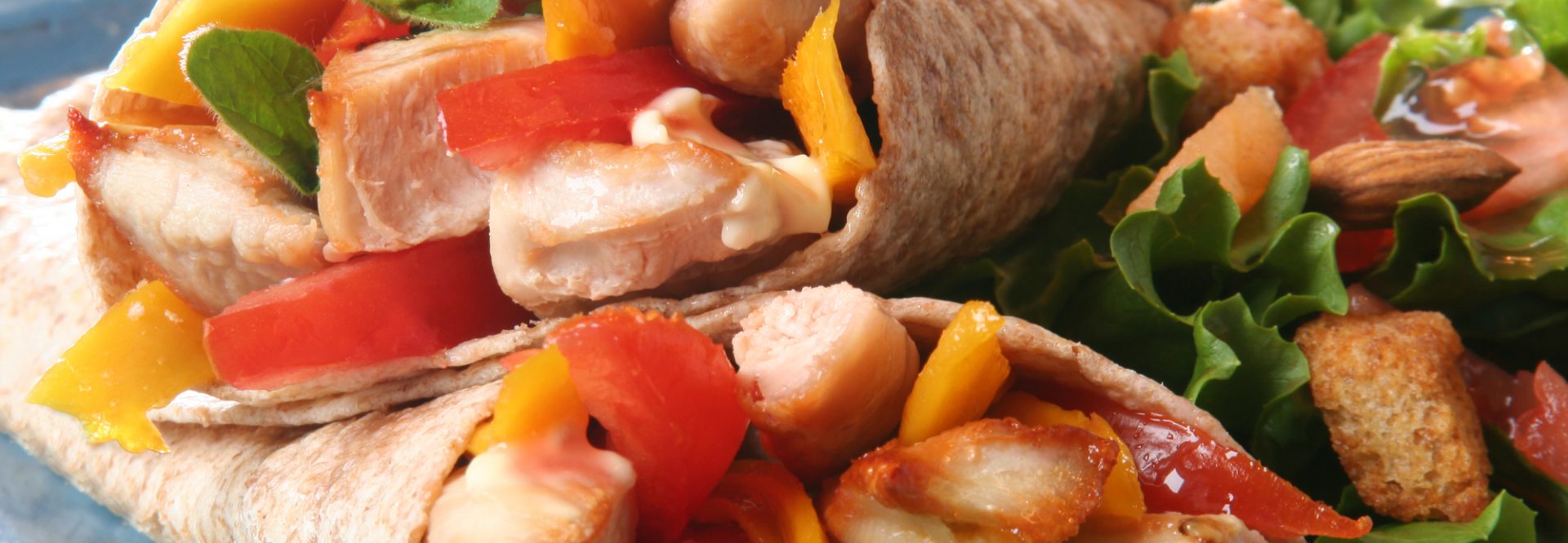 2-Araviki-pita-me-kotopoulo-ntomata-kai-piperies