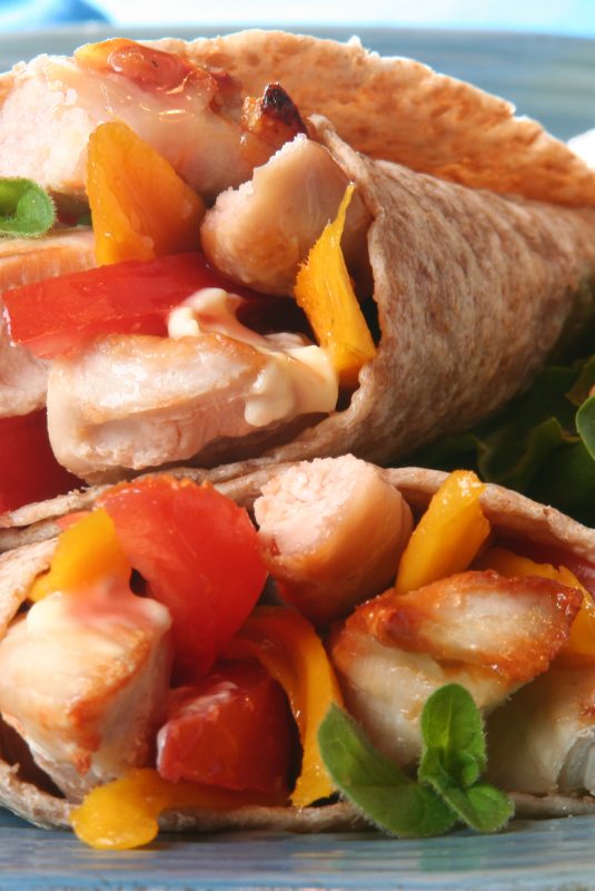 2-Araviki-pita-me-kotopoulo-ntomata-kai-piperies