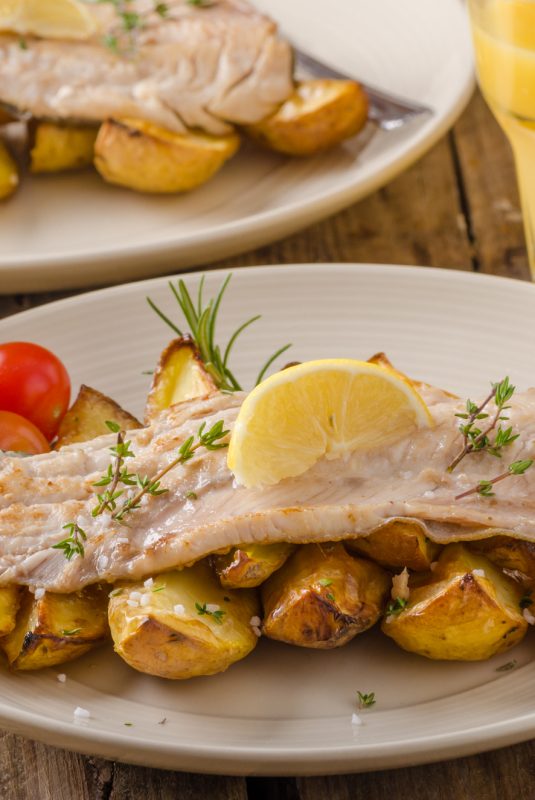 2-Fileto-psarioy-sto-foyrno-me-lachanika