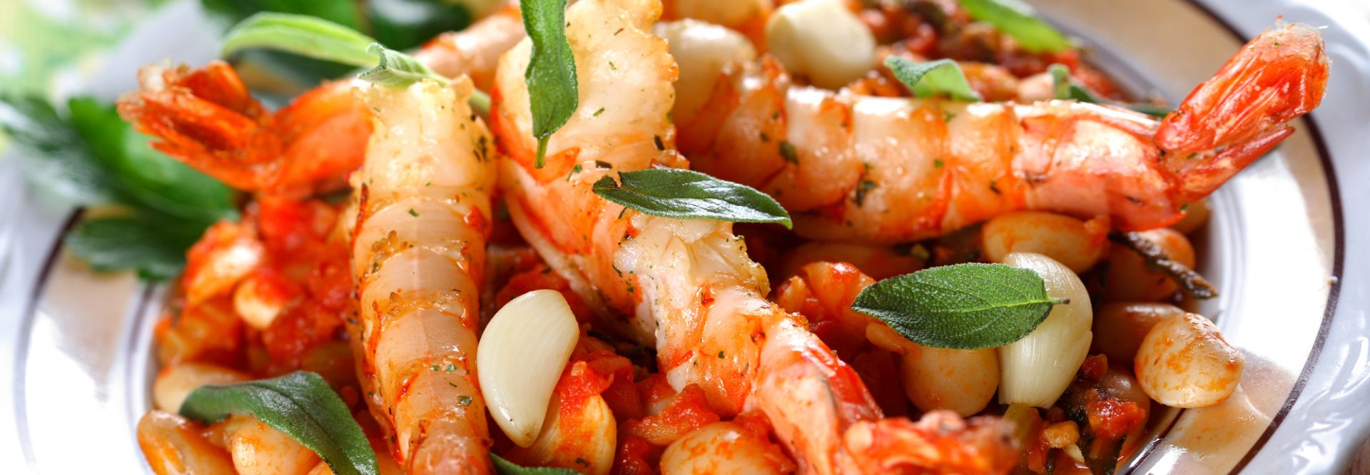 2-Garides-me-fasolia-kai-feta-se-saltsa-ntomatas