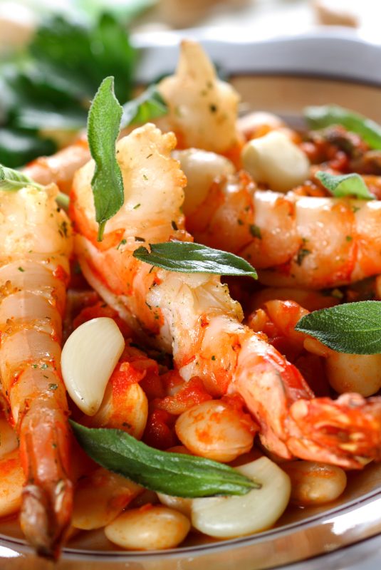 2-Garides-me-fasolia-kai-feta-se-saltsa-ntomatas