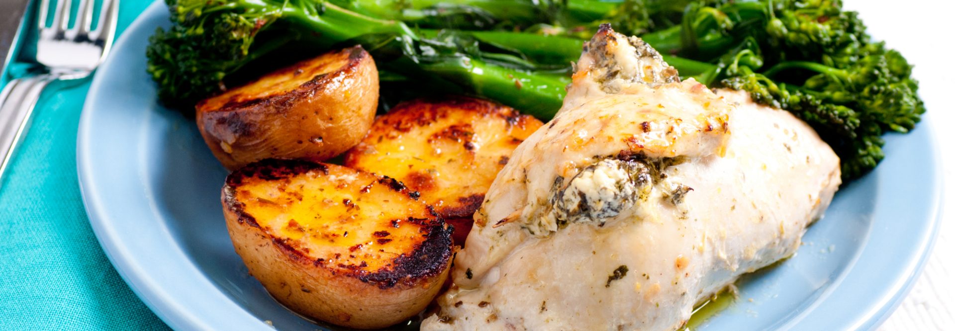 goat cheese and spinach stuffed chicken breast with vegetables