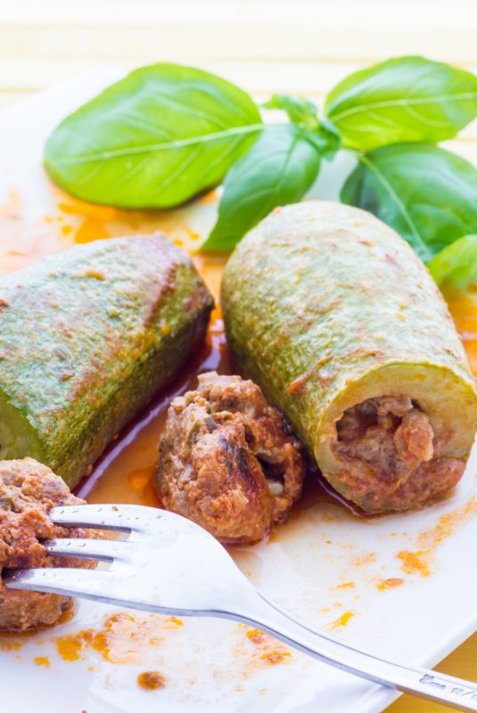 2-Kolythakia-gemista-me-saltsa-ntomatas