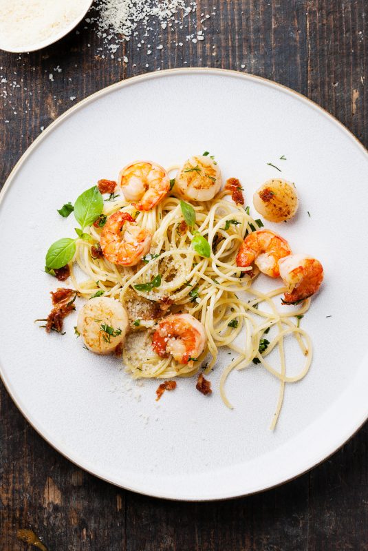 Spaghetti with prawns, sea scallops and parmesan