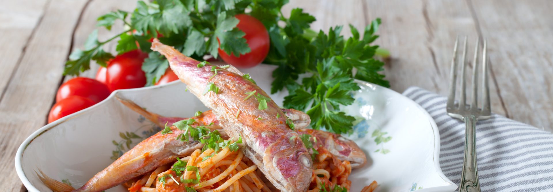 2-Mparmpoynia-kokkinista-me-makaronia