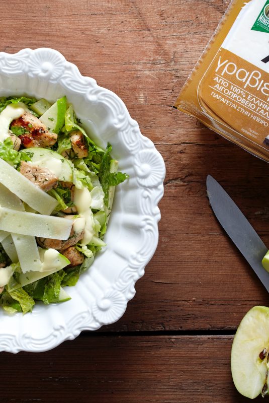 460Recipe30_salata-me-kotopoulo-kai-graviera