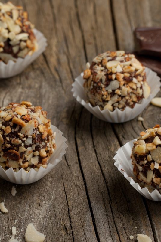 460Recipe65_troufes-me-karydia_735345371