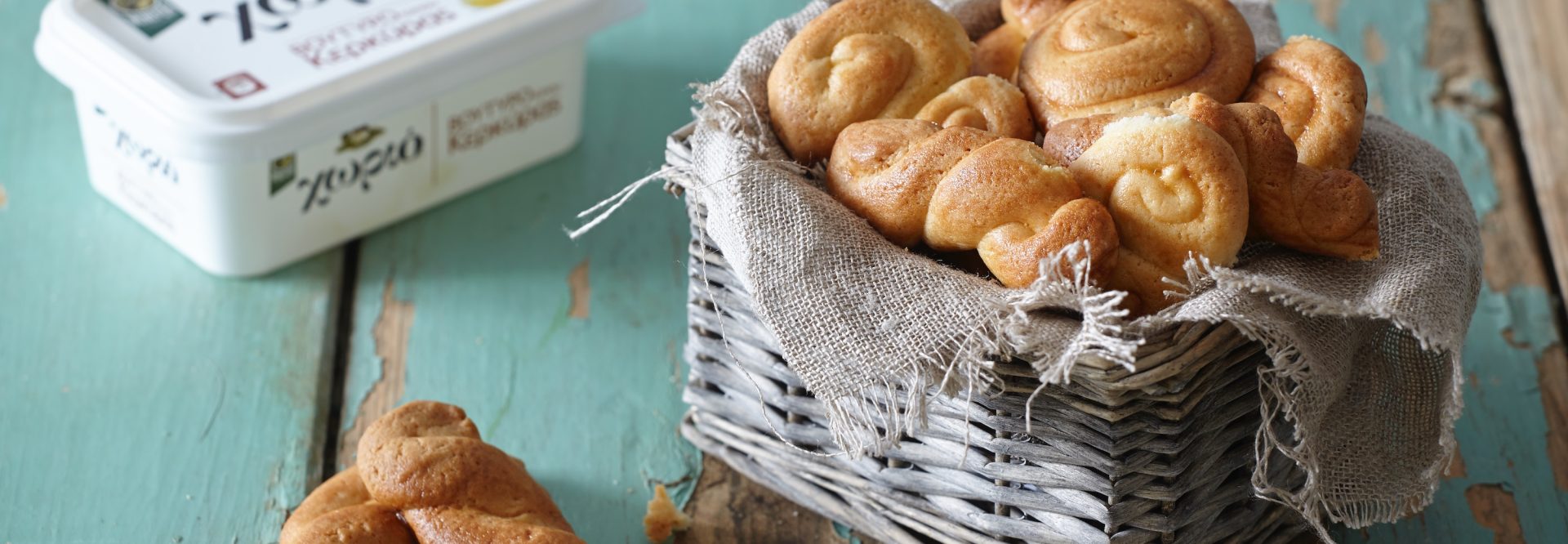 460Recipe74_koulourakia-pasxaliatika