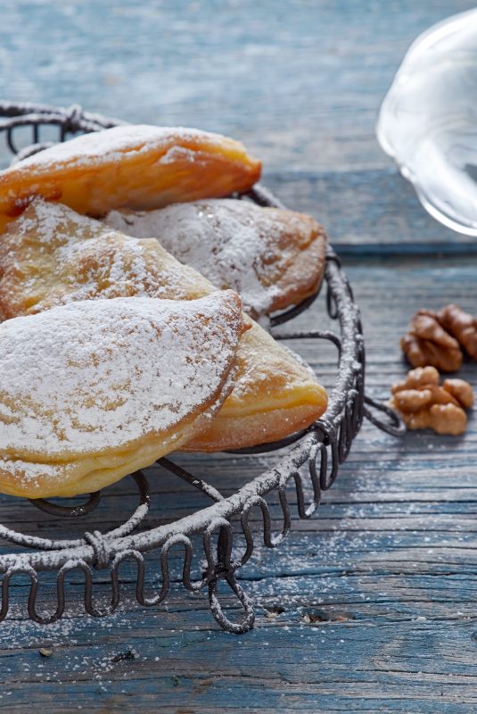 460Recipe91_skaltsounia-me-meli-kai-karydia1