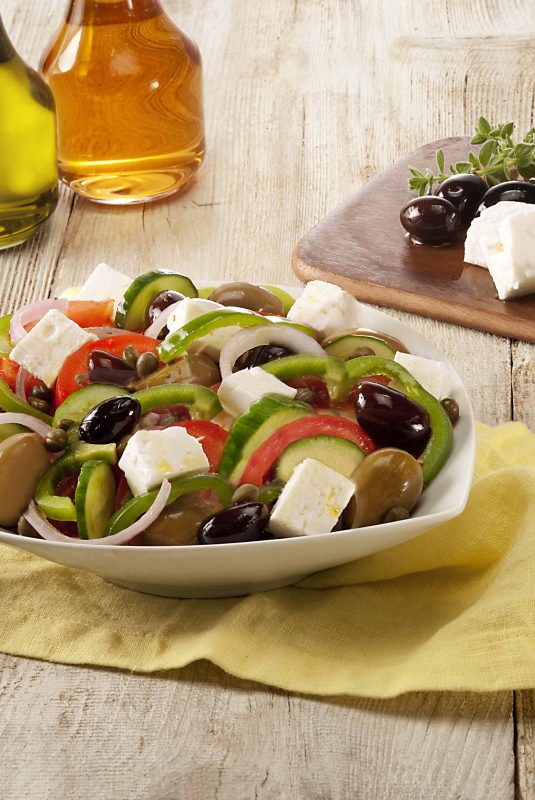 Fresh-salad-with-Horio-light-white-cheese