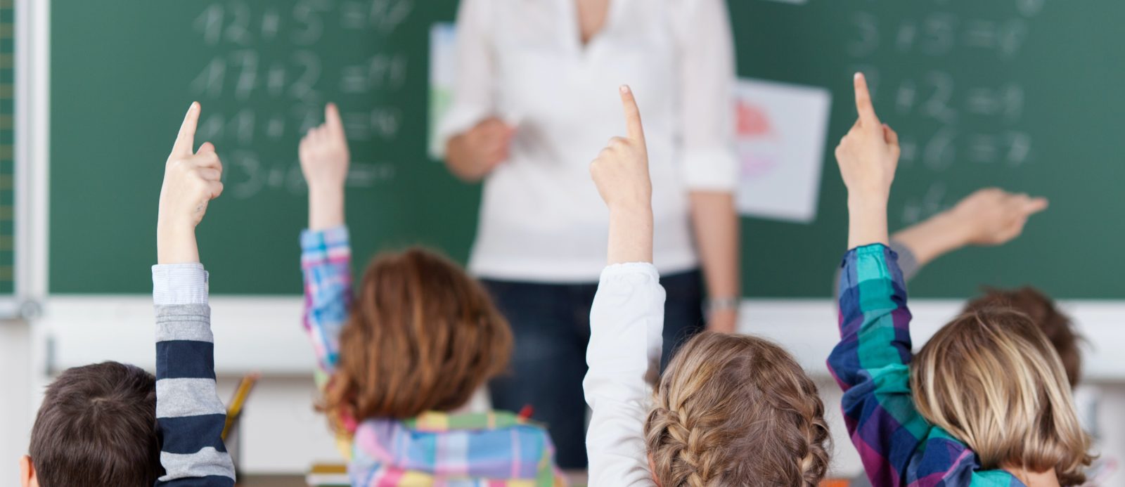 HO-Sthrizei-ta-paidia.695