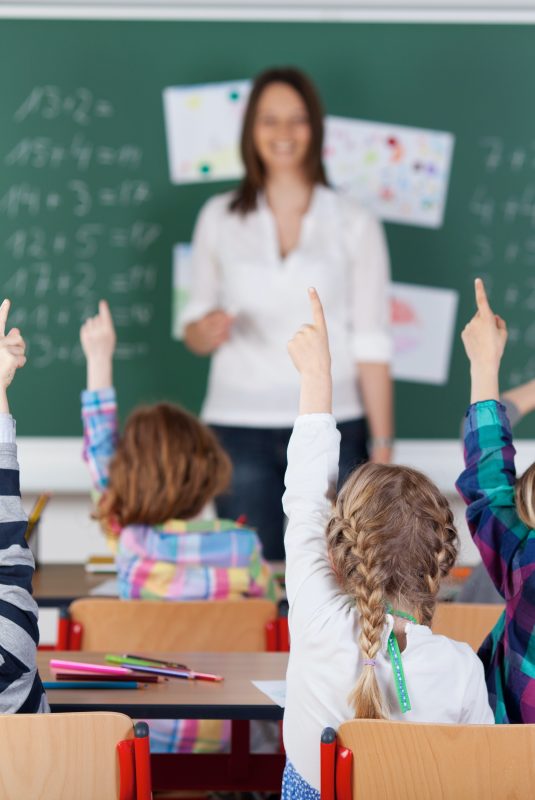 HO-Sthrizei-ta-paidia.695