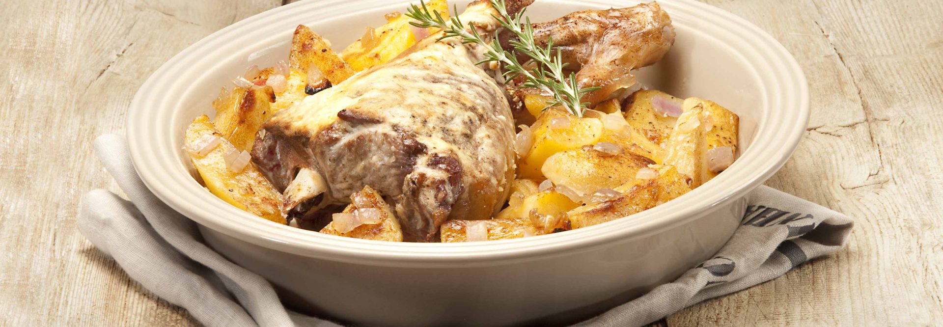 Leg-of-lamb-stuffed-with-Horio-Myrodato-and-garlic