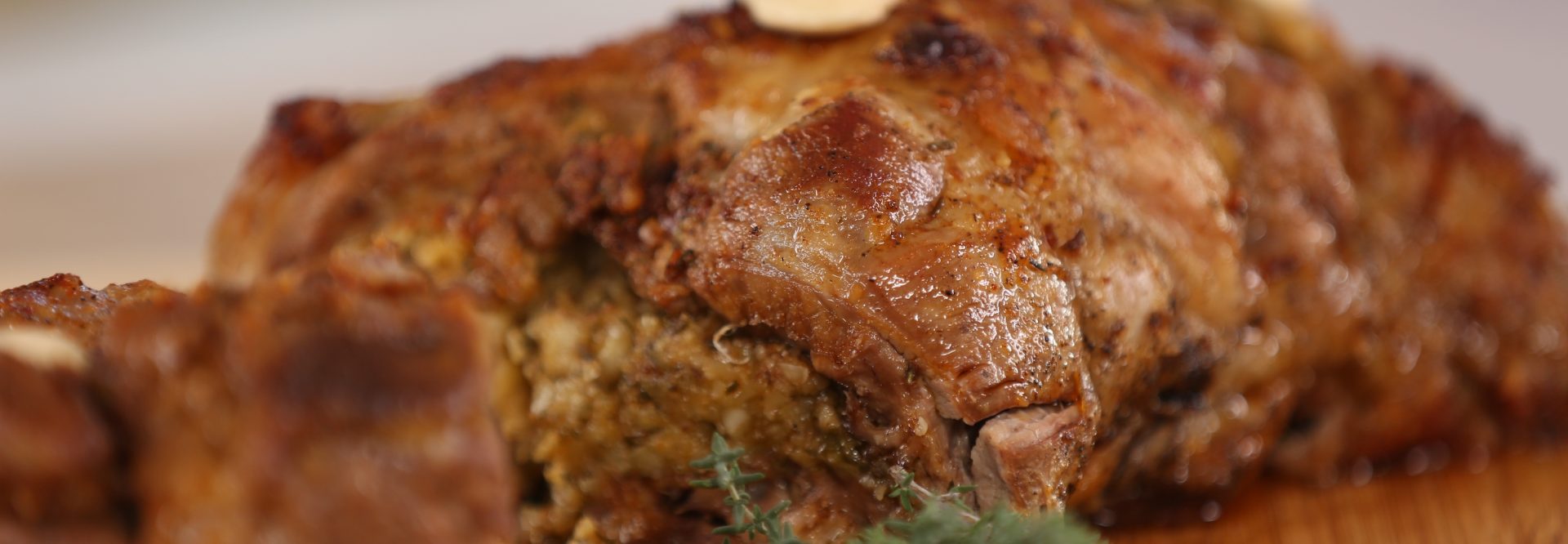 katsikisio-rolo-me-pesto-kai-graviera-460