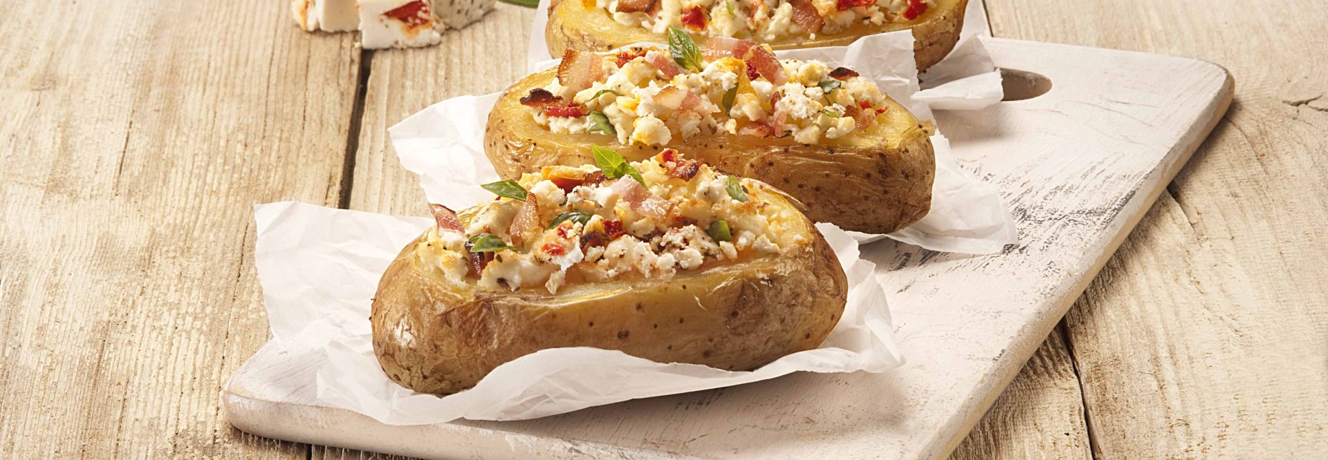 Πατάτα-γεμιστή-με-μυρωδάτο-τυρί_460