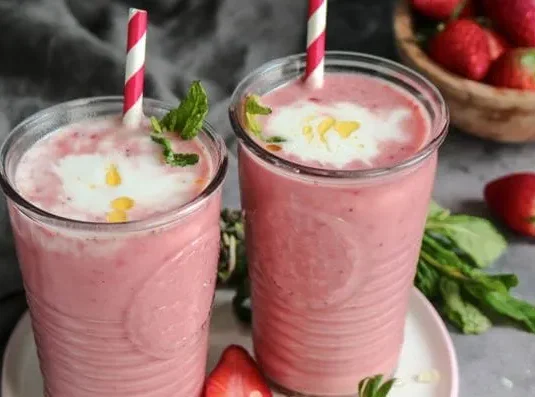 Smoothie με κεφίρ, μαστίχα, φράουλα και ελαιόλαδο