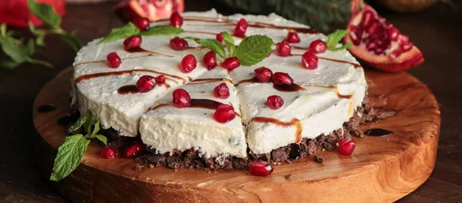 Αλμυρό Cheesecake με Ρόδι και Παξιμάδια Χαρουπιού