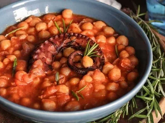 Ρεβίθια με χταπόδι