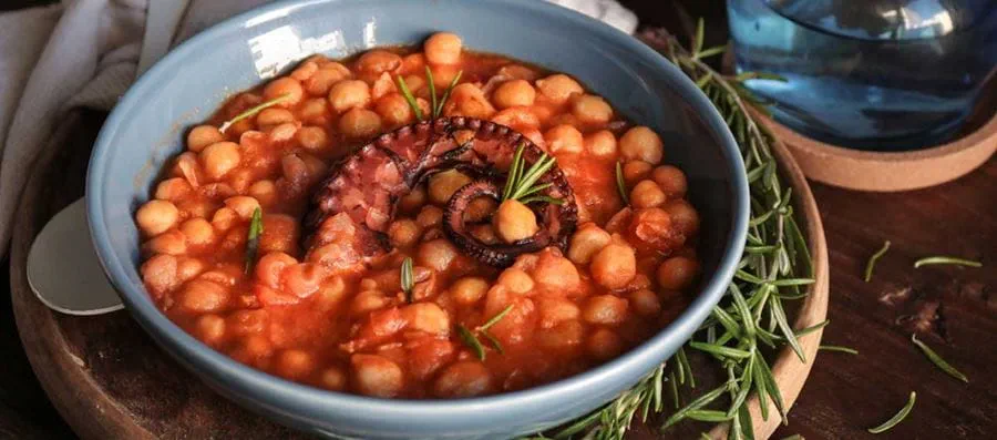 Ρεβίθια με χταπόδι